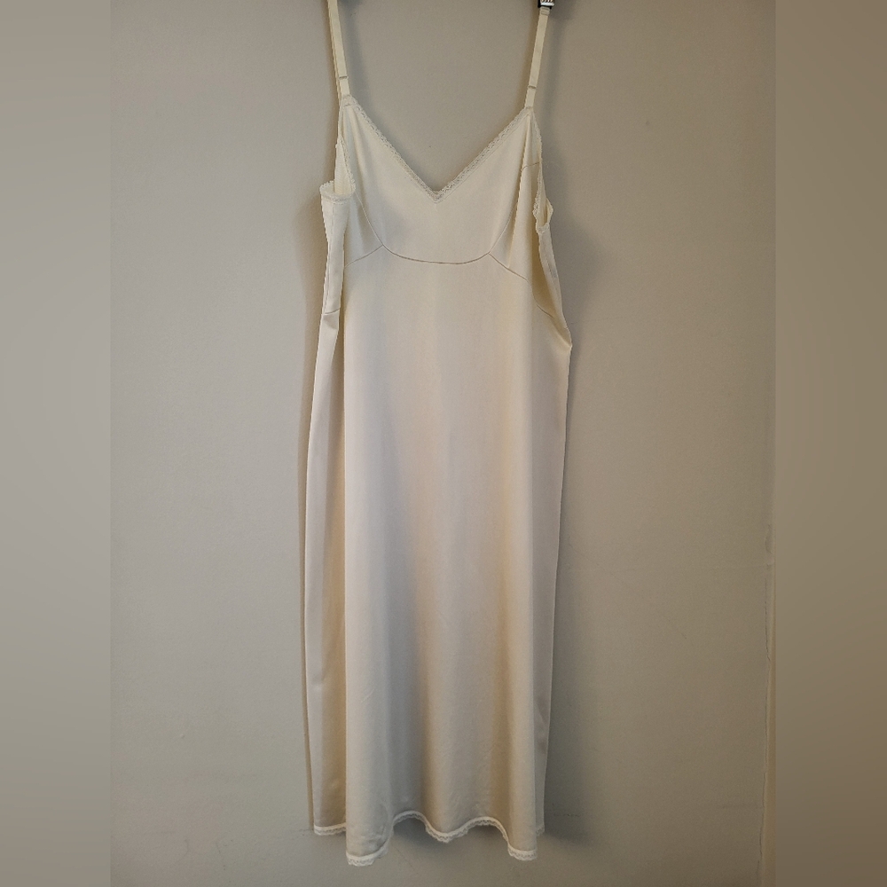 Vintage Vanity Fair Slip, Cream, Size Small
